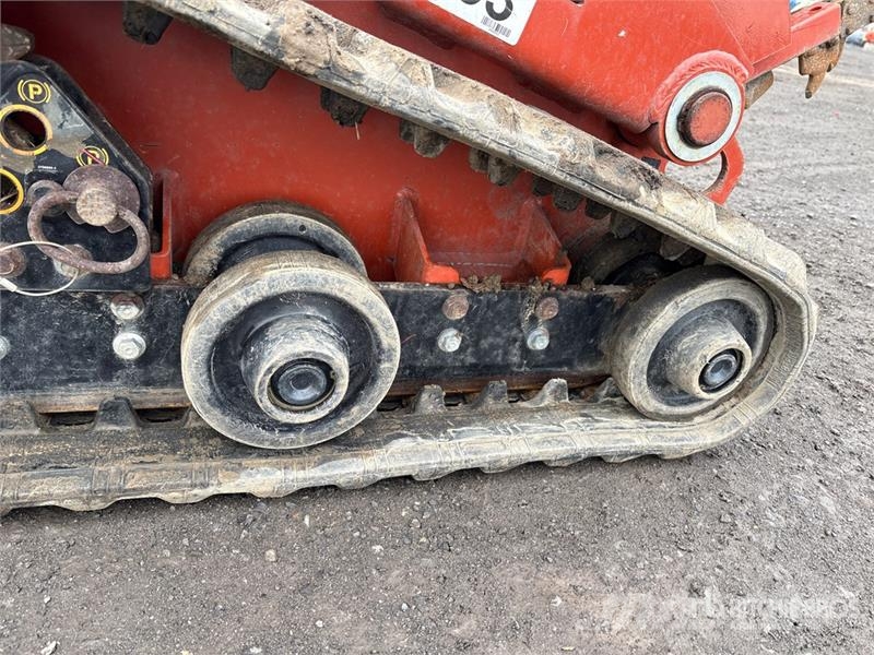 Ditch Witch C24X Pinnaselõikurid
