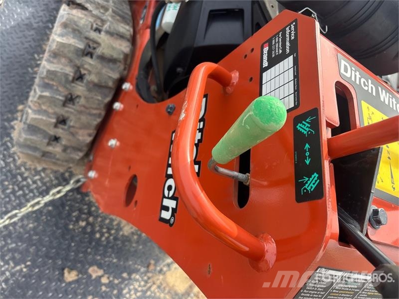 Ditch Witch C24X トレンチャー
