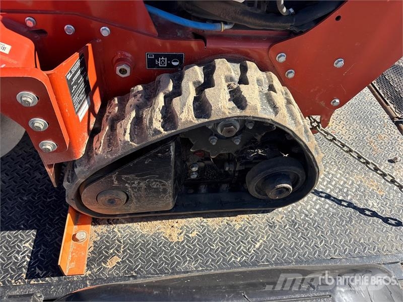 Ditch Witch C24X Pinnaselõikurid