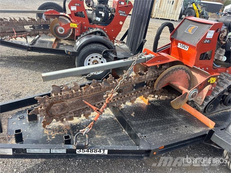 Ditch Witch C24X トレンチャー