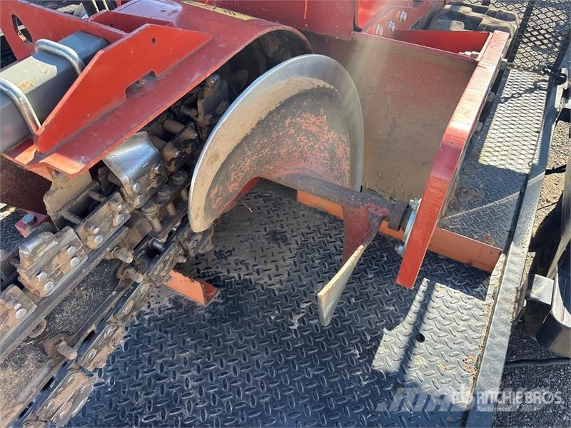 Ditch Witch C24X Pinnaselõikurid