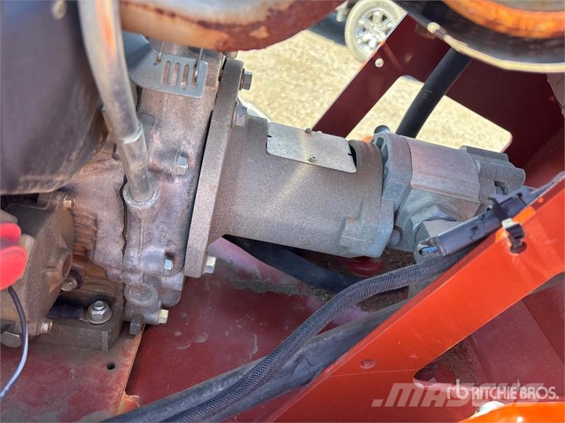 Ditch Witch C24X Pinnaselõikurid