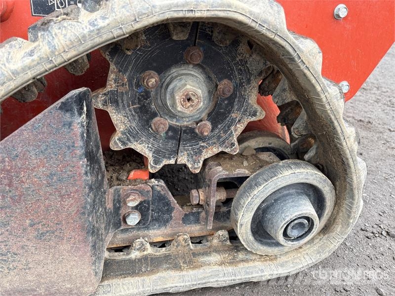 Ditch Witch C24X Pinnaselõikurid