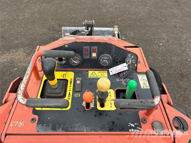 Ditch Witch SK752 Krautuvai su šoniniu pasukimu