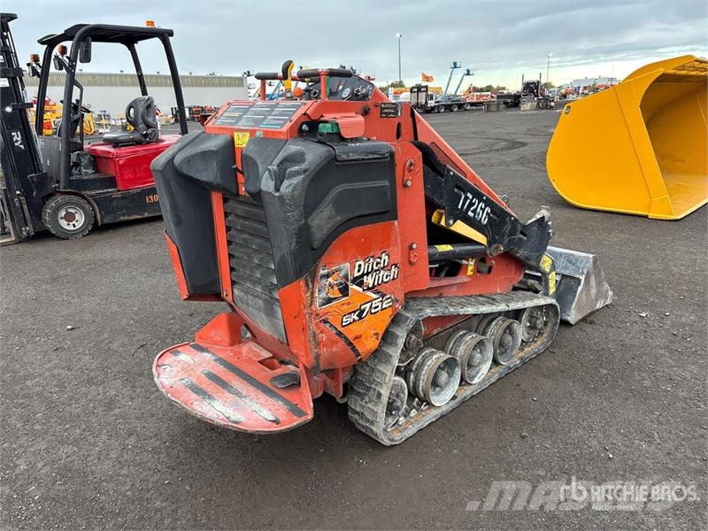 Ditch Witch SK752 Krautuvai su šoniniu pasukimu