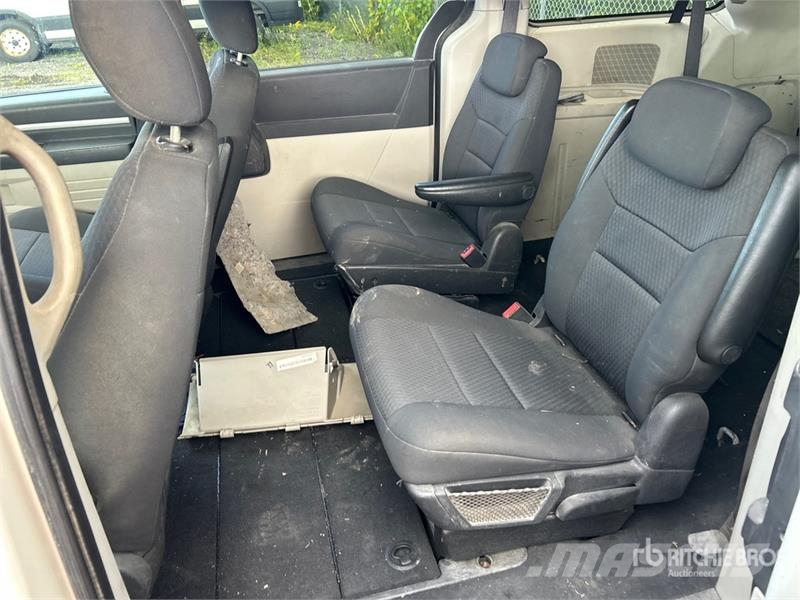 Dodge Grand Caravan SE Automobily