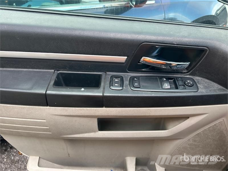 Dodge Grand Caravan SE Automobily