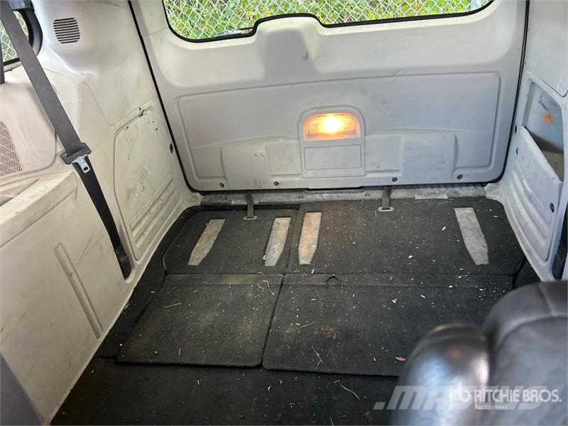 Dodge Grand Caravan SE Automobily