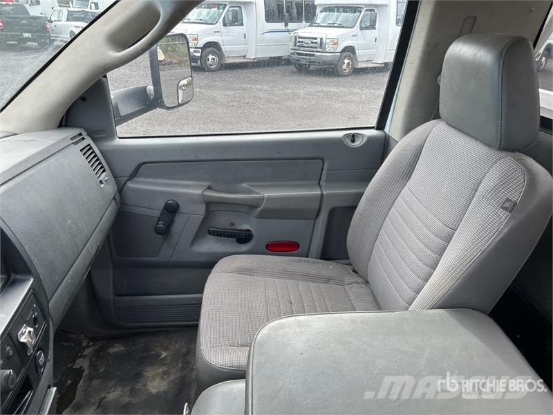 Dodge Ram 3500 4x2 Flatbed Truck Бордови