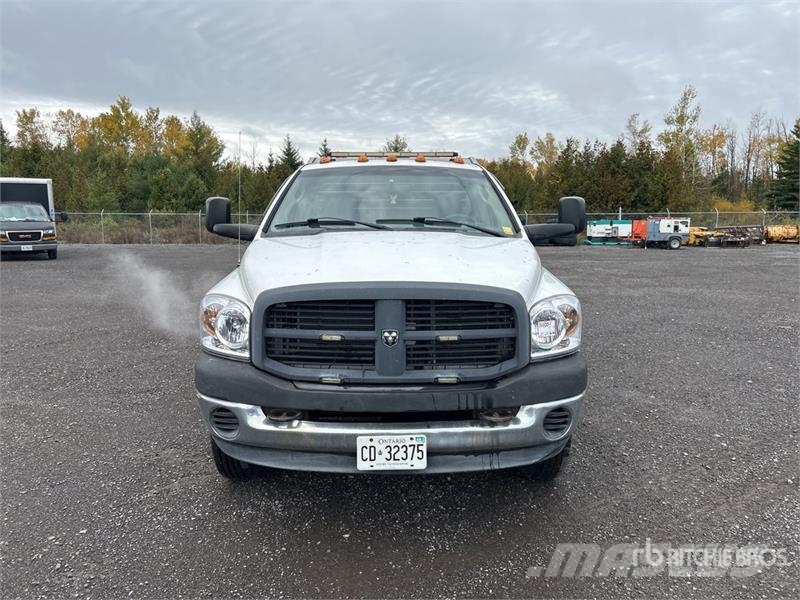 Dodge Ram 3500 4x2 Flatbed Truck Бордови
