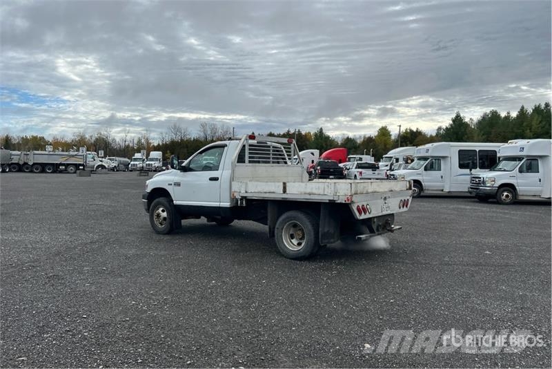 Dodge Ram 3500 4x2 Flatbed Truck Бордови