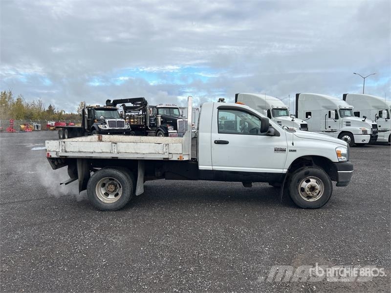 Dodge Ram 3500 4x2 Flatbed Truck Бордови