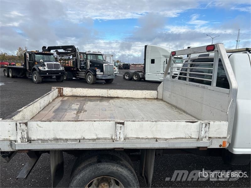 Dodge Ram 3500 4x2 Flatbed Truck Бордови