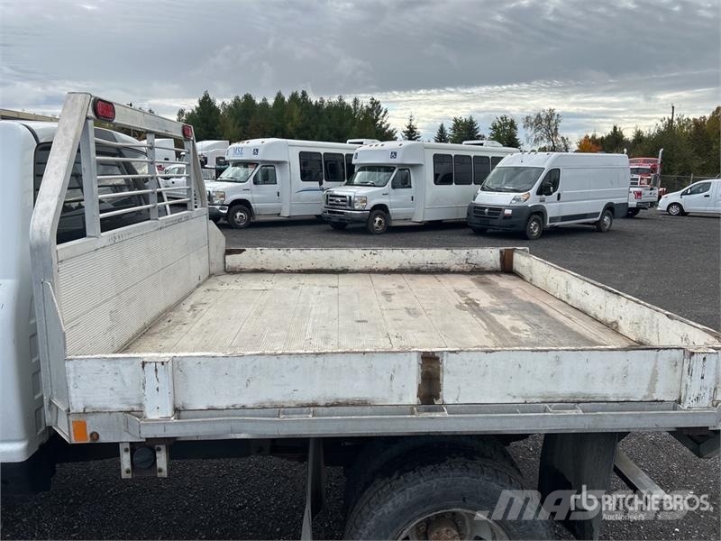Dodge Ram 3500 4x2 Flatbed Truck Бордови