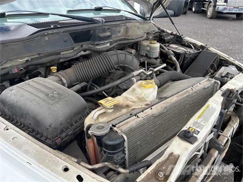 Dodge Ram 3500 4x2 Flatbed Truck Бордови