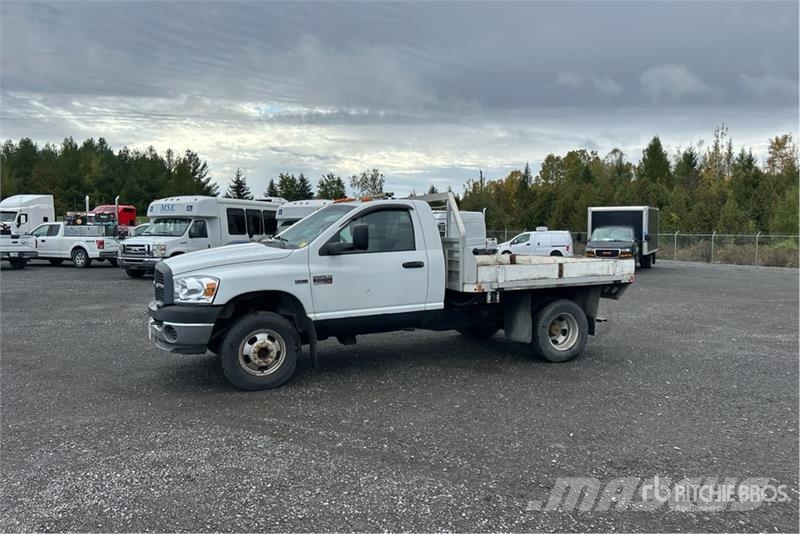 Dodge Ram 3500 4x2 Flatbed Truck Бордови