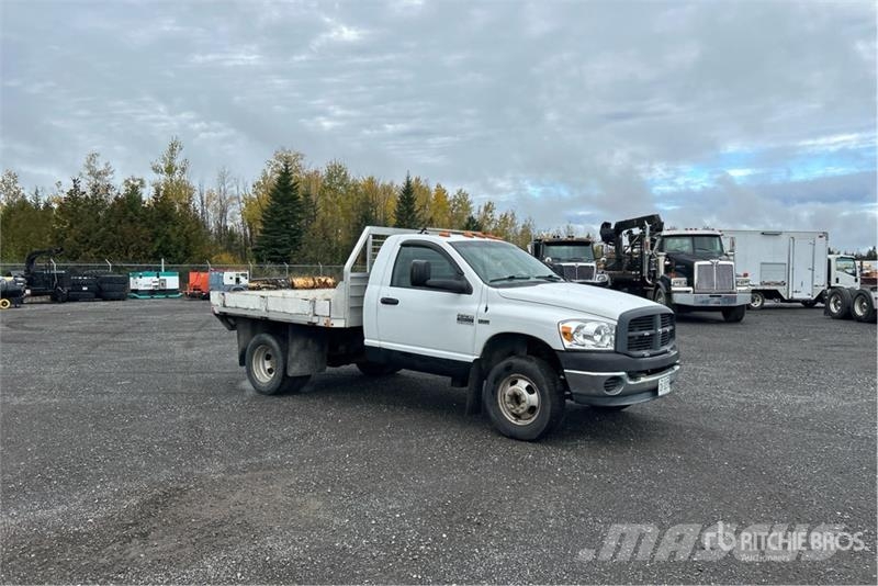 Dodge Ram 3500 4x2 Flatbed Truck Бордови