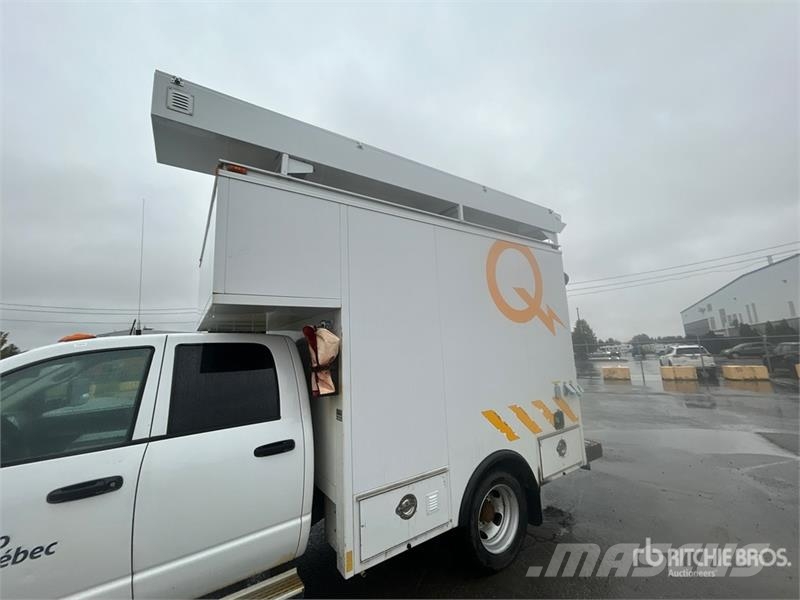 Dodge Ram 5500 Caja abierta/laterales abatibles