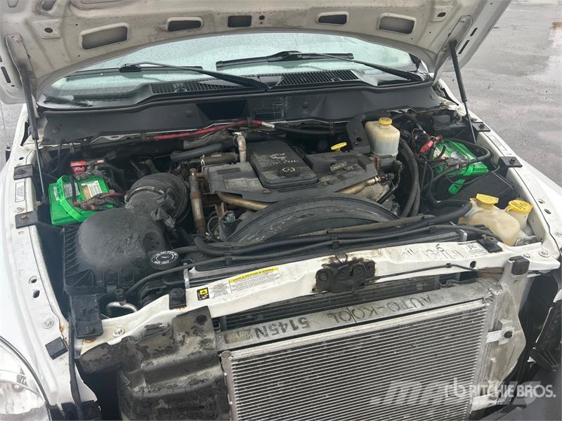 Dodge Ram 5500 Caja abierta/laterales abatibles