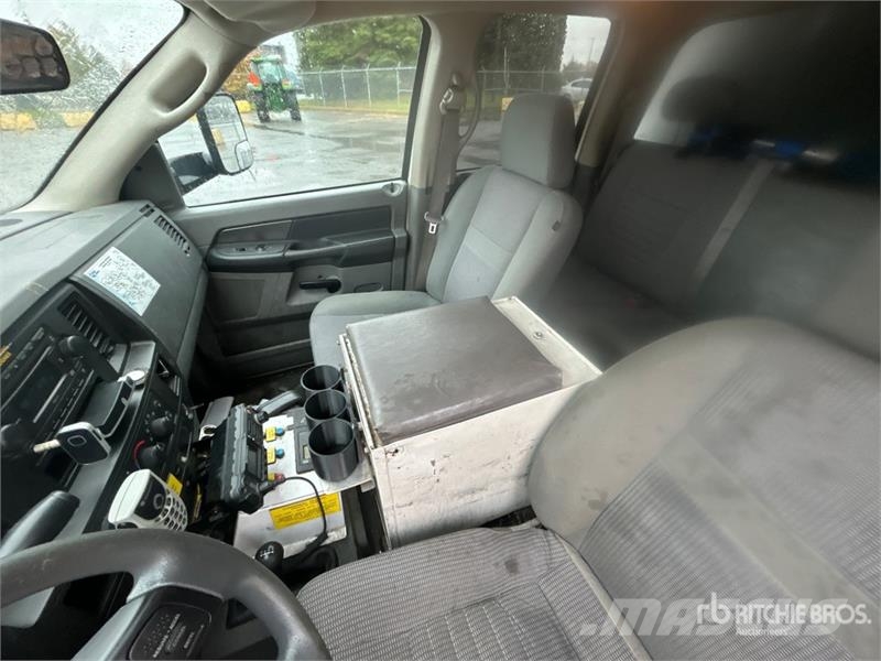 Dodge Ram 5500 Caja abierta/laterales abatibles