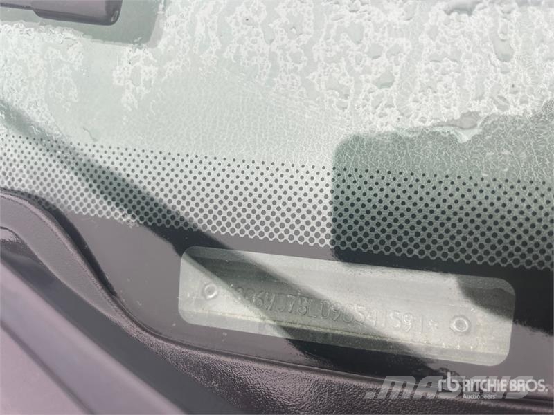 Dodge Ram 5500 Caja abierta/laterales abatibles