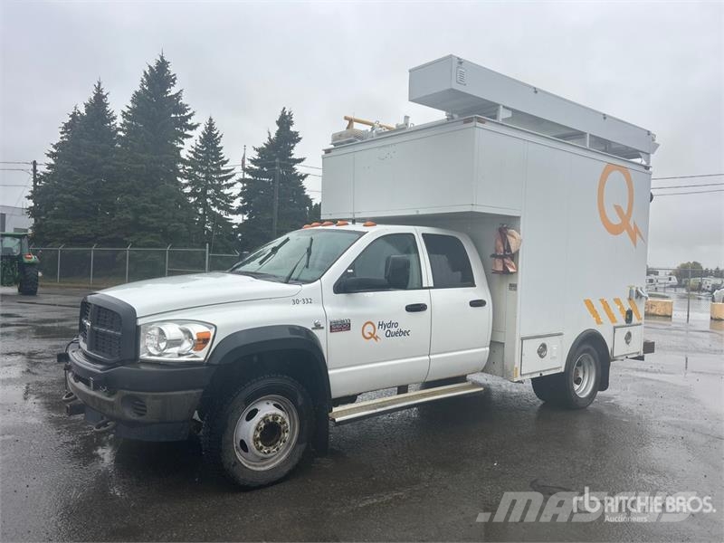 Dodge Ram 5500 Caja abierta/laterales abatibles