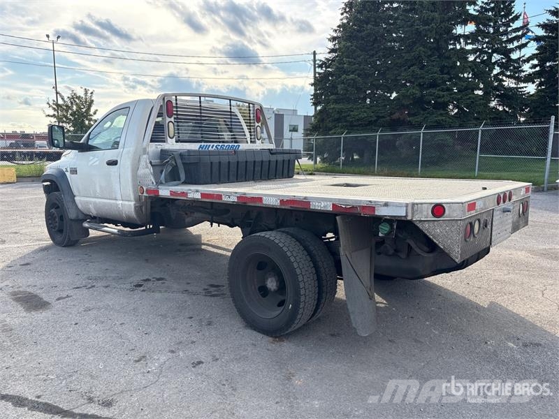 Dodge Ram 5500 Lastbil med lad/Flatbed