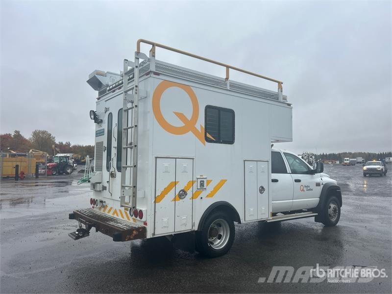 Dodge Ram 5500 Caja abierta/laterales abatibles