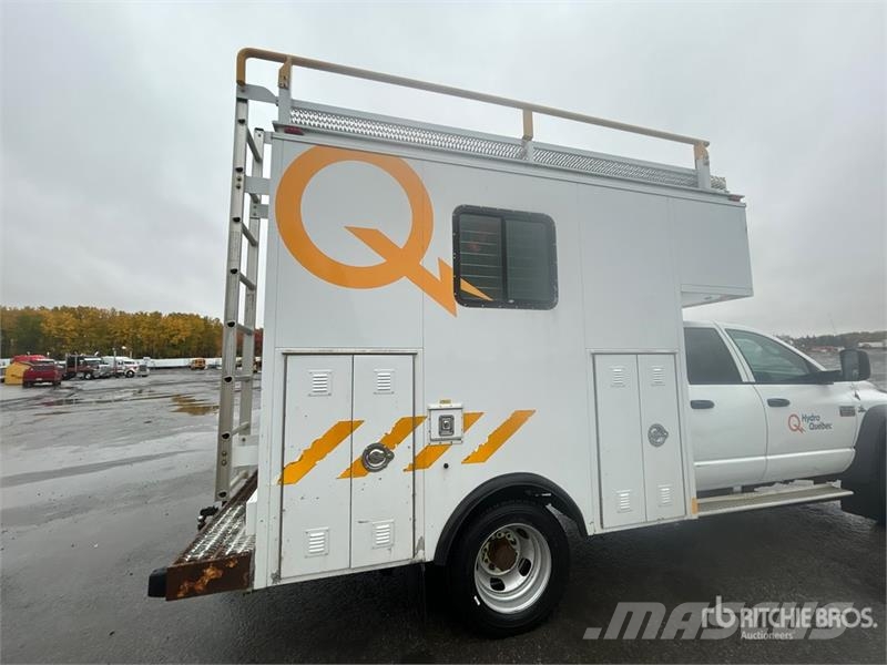 Dodge Ram 5500 Caja abierta/laterales abatibles