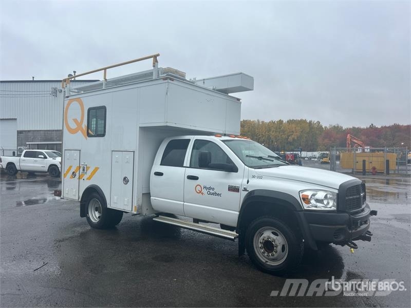 Dodge Ram 5500 Caja abierta/laterales abatibles