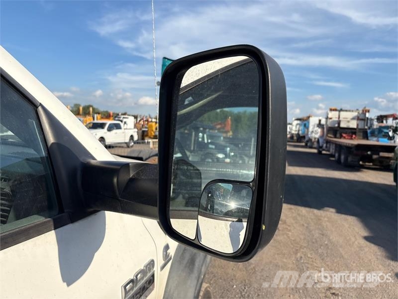 Dodge Ram 5500 Lastbil med lad/Flatbed
