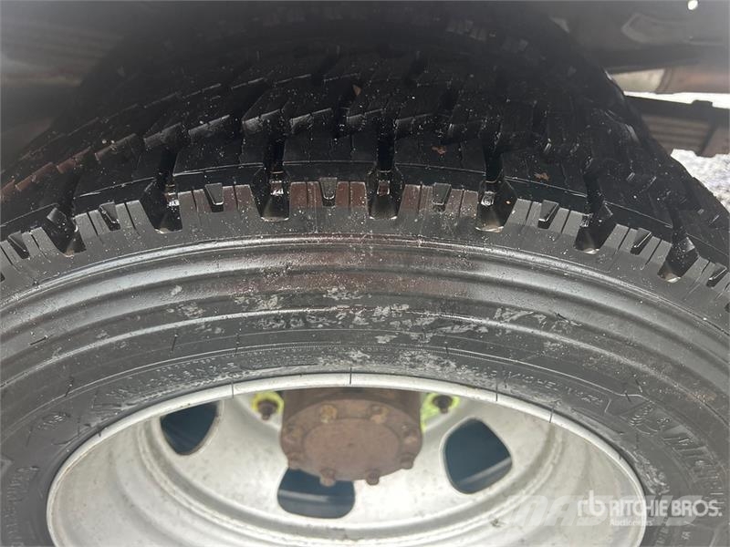 Dodge Ram 5500 Caja abierta/laterales abatibles