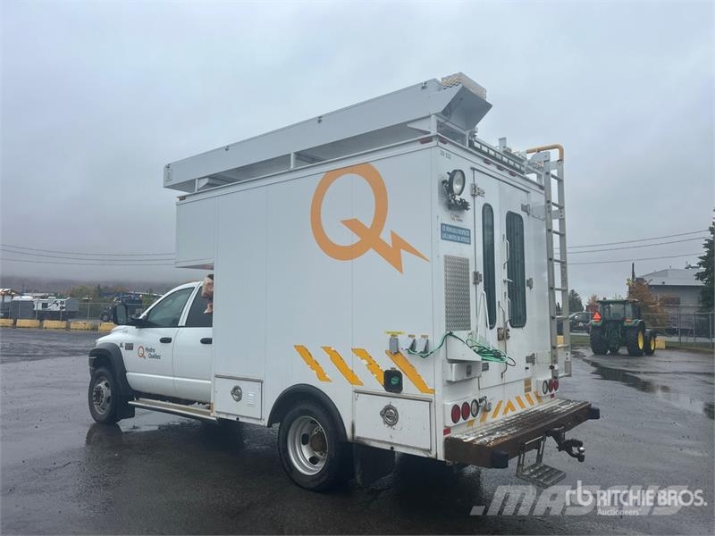 Dodge Ram 5500 Caja abierta/laterales abatibles