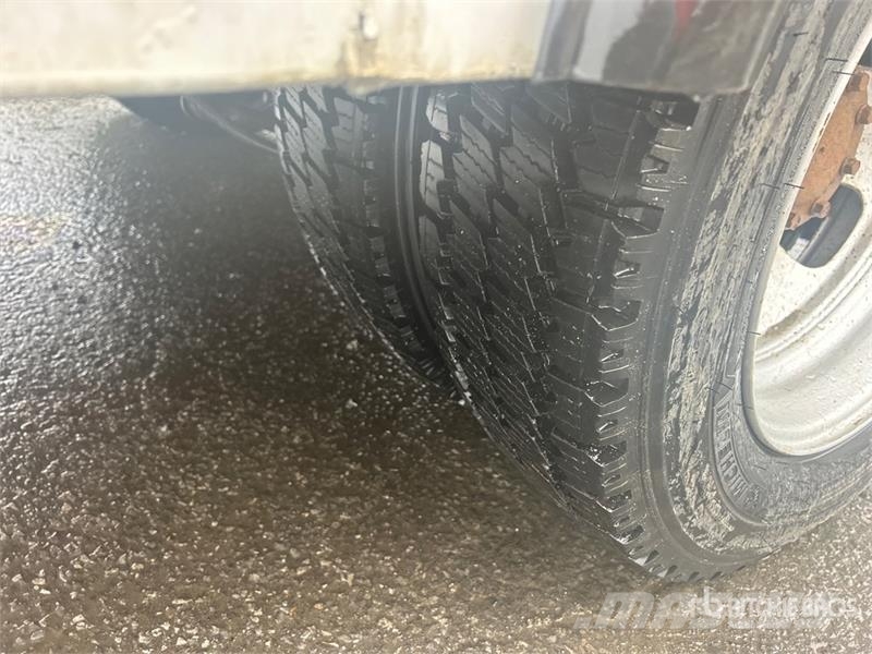 Dodge Ram 5500 Caja abierta/laterales abatibles