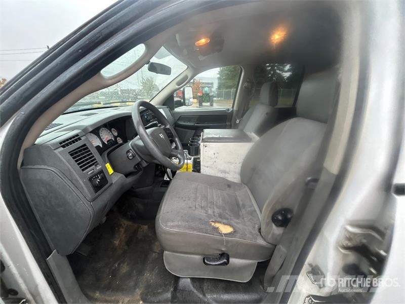 Dodge Ram 5500 Caja abierta/laterales abatibles