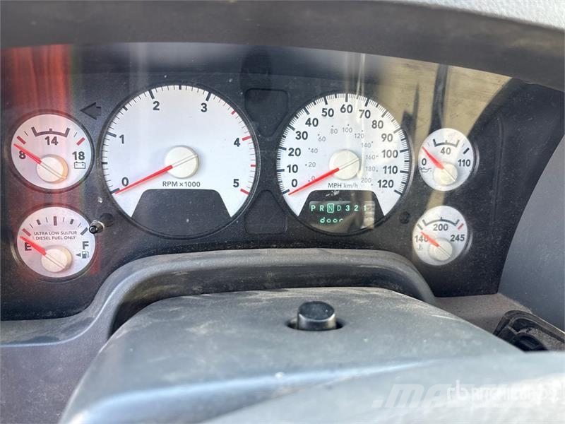 Dodge Ram 5500 Lastbil med lad/Flatbed