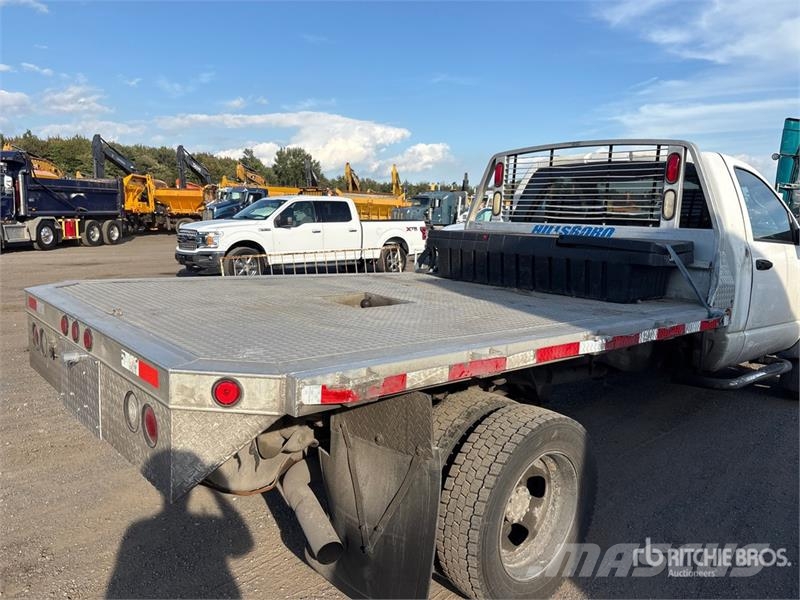 Dodge Ram 5500 Lastbil med lad/Flatbed