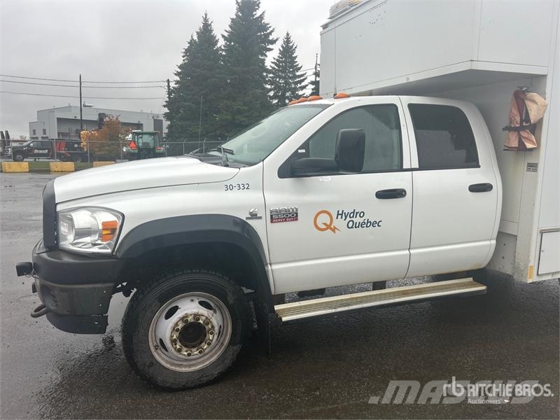 Dodge Ram 5500 Caja abierta/laterales abatibles