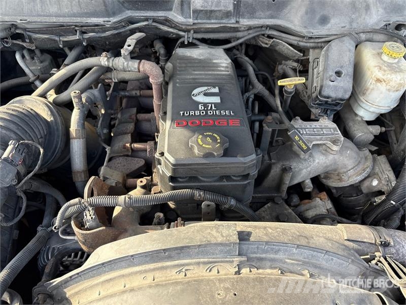 Dodge Ram 5500 Lastbil med lad/Flatbed