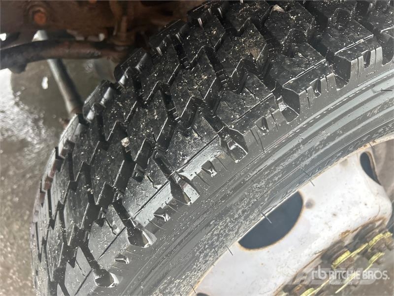 Dodge Ram 5500 Caja abierta/laterales abatibles