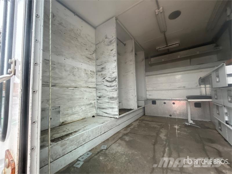 Dodge Ram 5500 Caja abierta/laterales abatibles