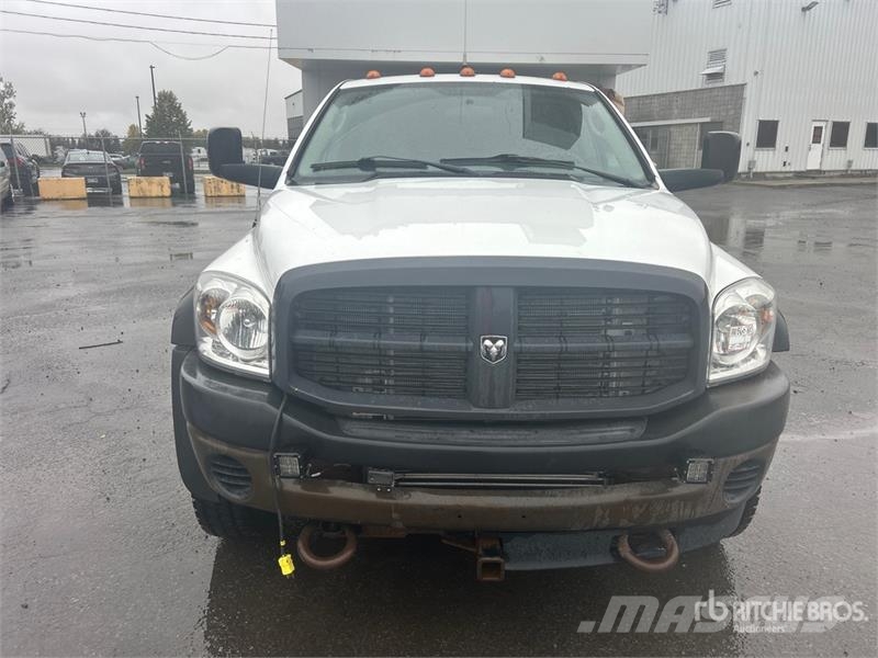 Dodge Ram 5500 Caja abierta/laterales abatibles
