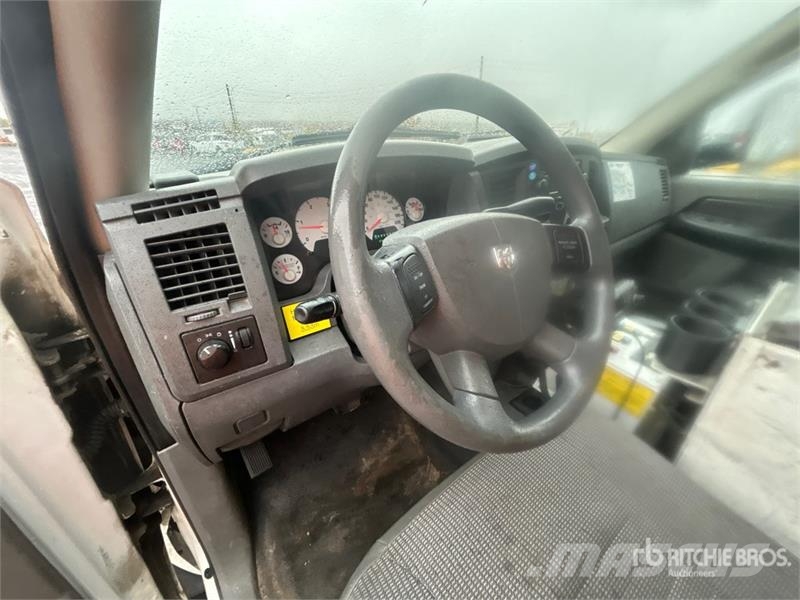 Dodge Ram 5500 Caja abierta/laterales abatibles