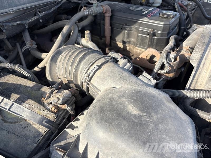 Dodge Ram 5500 Lastbil med lad/Flatbed