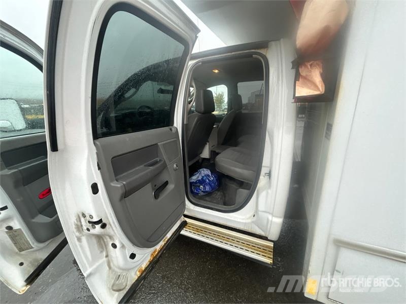 Dodge Ram 5500 Caja abierta/laterales abatibles
