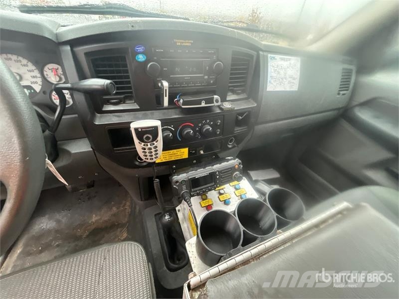 Dodge Ram 5500 Caja abierta/laterales abatibles