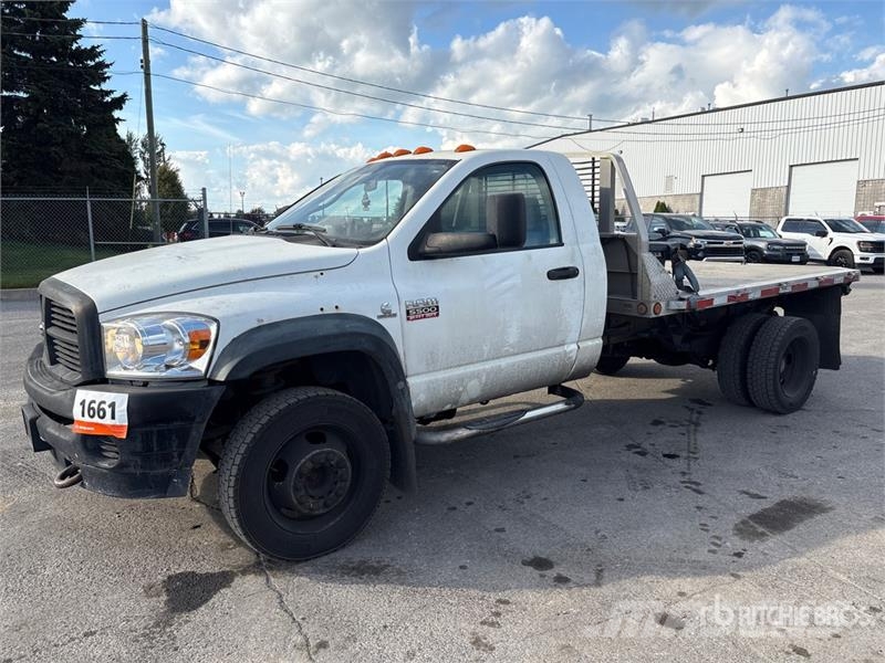 Dodge Ram 5500 Lastbil med lad/Flatbed
