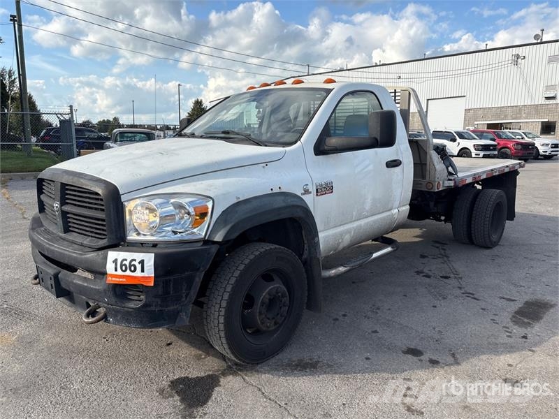 Dodge Ram 5500 Lastbil med lad/Flatbed