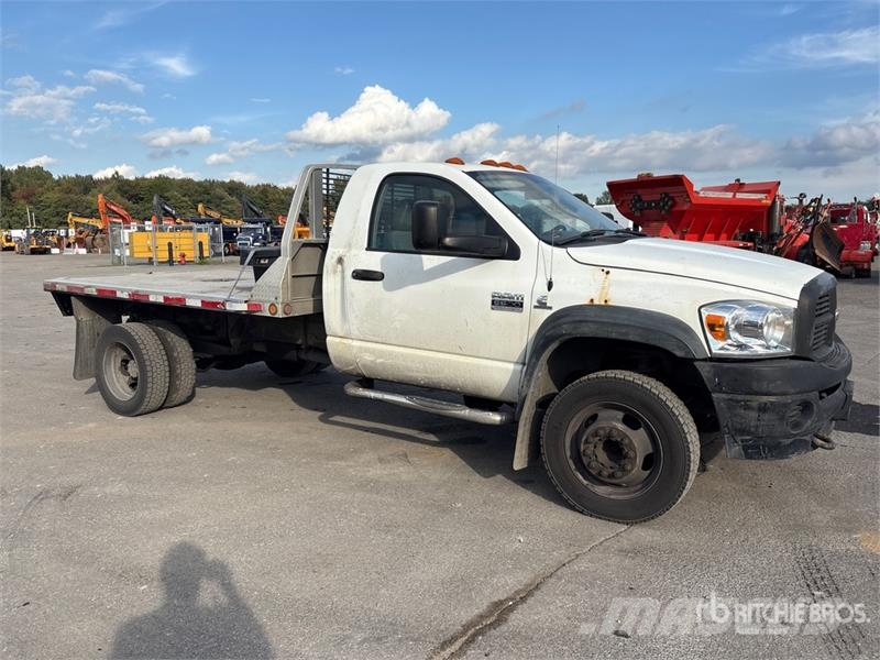Dodge Ram 5500 Lastbil med lad/Flatbed