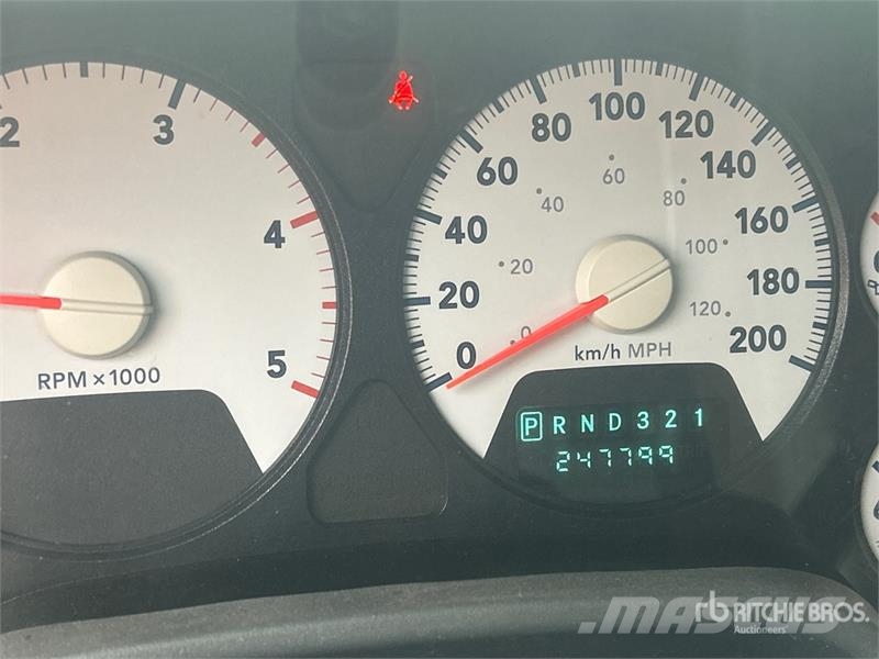 Dodge Ram 5500 Caja abierta/laterales abatibles